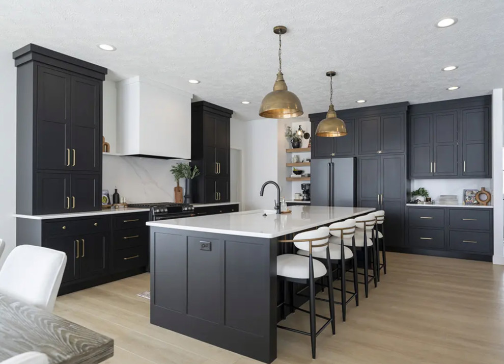 Example of a transitional kitchen design in Phoenix