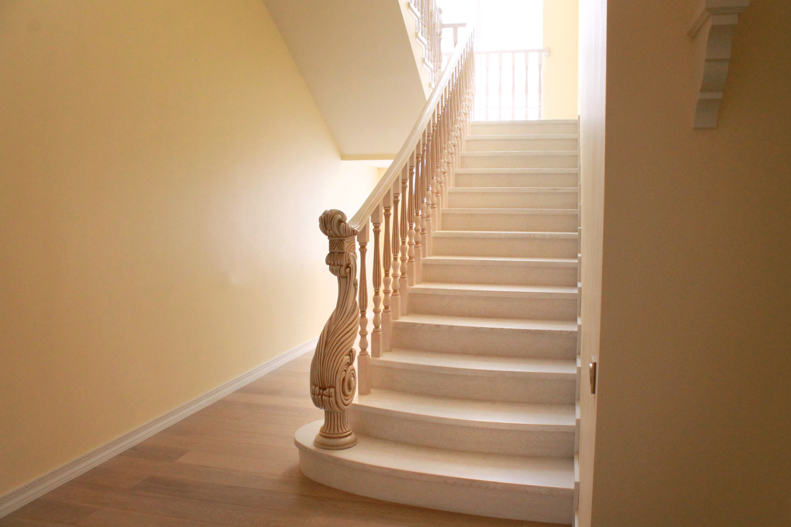 Лестница с прямыми маршами и поворотной площадкой