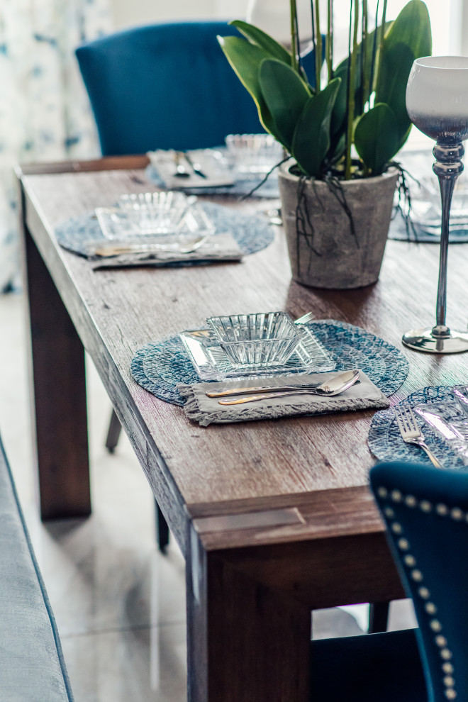 Inspiration for a transitional home design remodel in Toronto