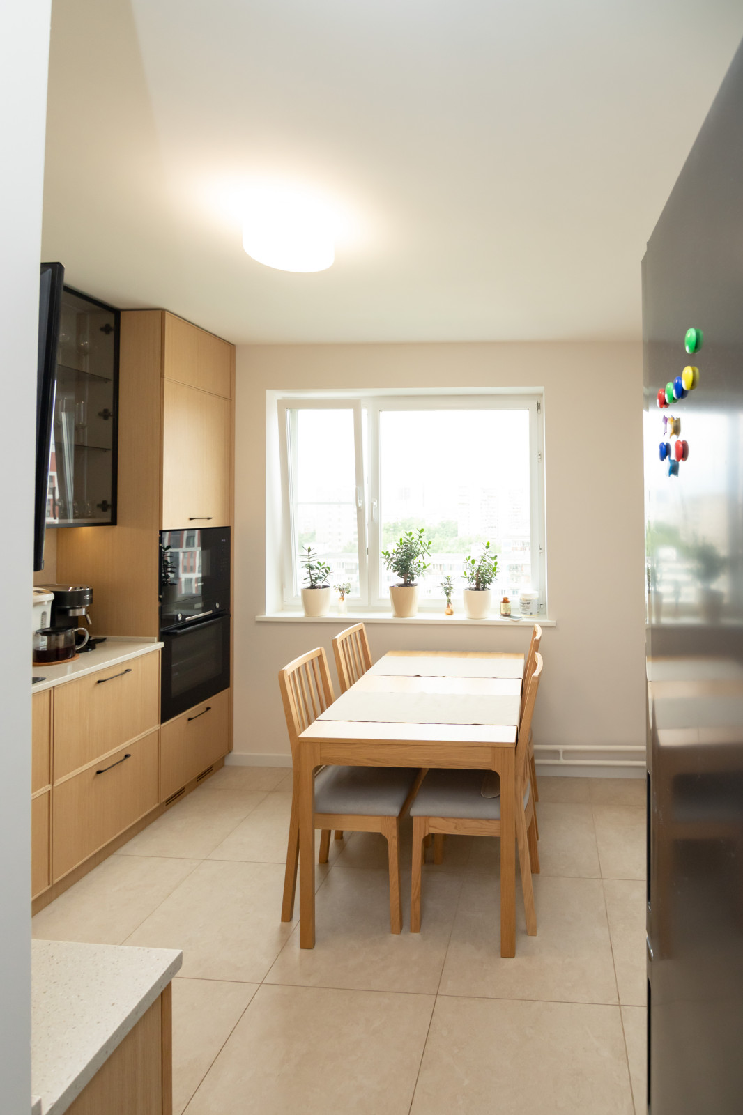 Неоклассическая кухня в трендовых цветах этого года