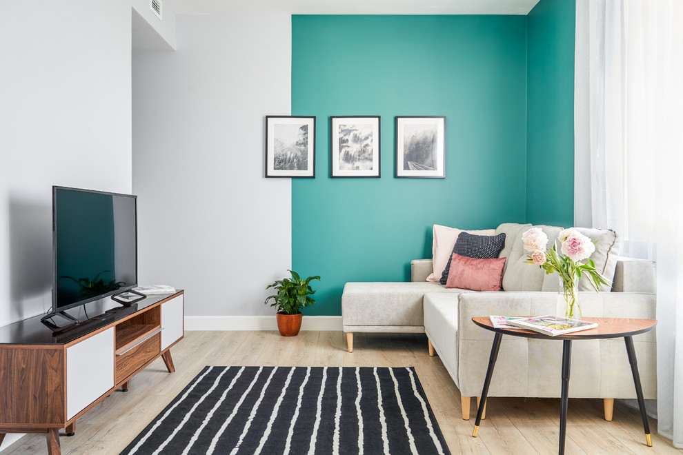 На берегу лесного ручья