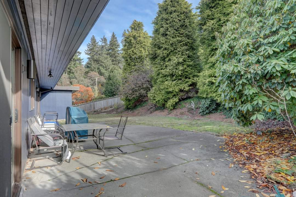 Example of a minimalist exterior home design in Seattle