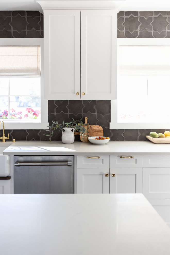 Home design - transitional home design idea in Phoenix