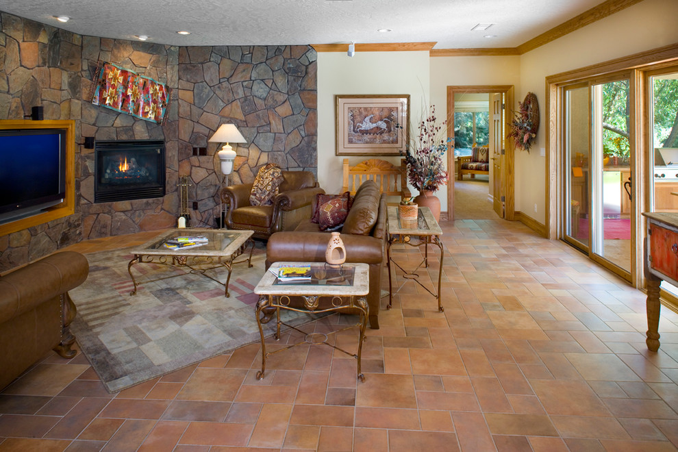 This is an example of a mid-sized traditional family room in Boise.