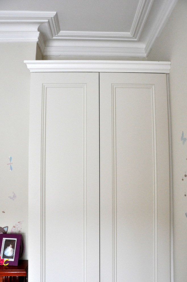 Design ideas for a mid-sized traditional kids' bedroom for kids 4-10 years old and girls in Melbourne.
