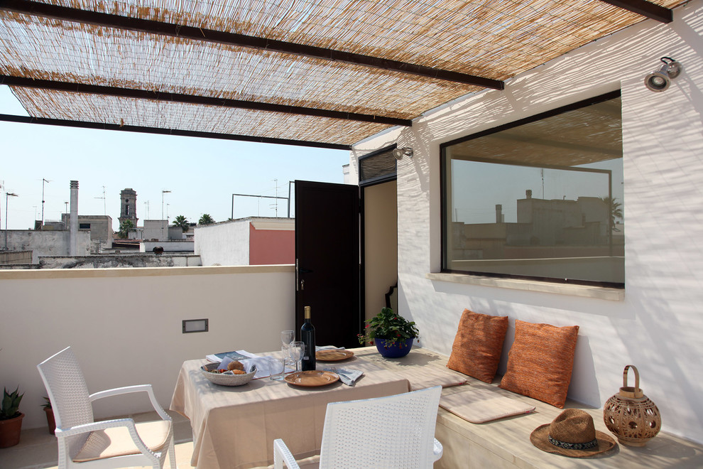 Mediterranean rooftop and rooftop deck in Bari with a pergola.