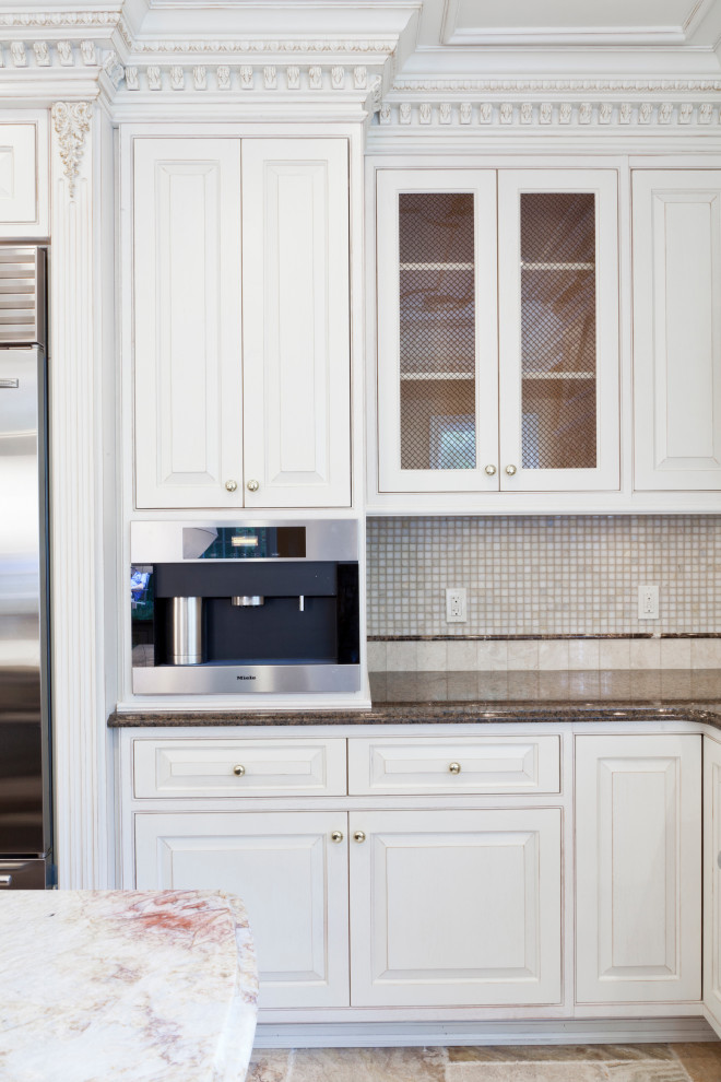Home design - transitional home design idea in New York