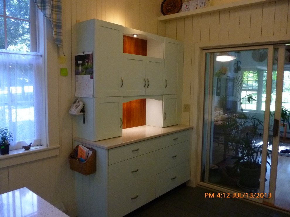 Lynch Kitchen. Shaker style, painted