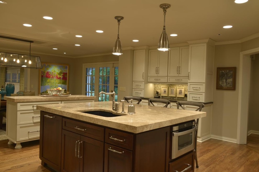 Kitchen - transitional kitchen idea in Denver