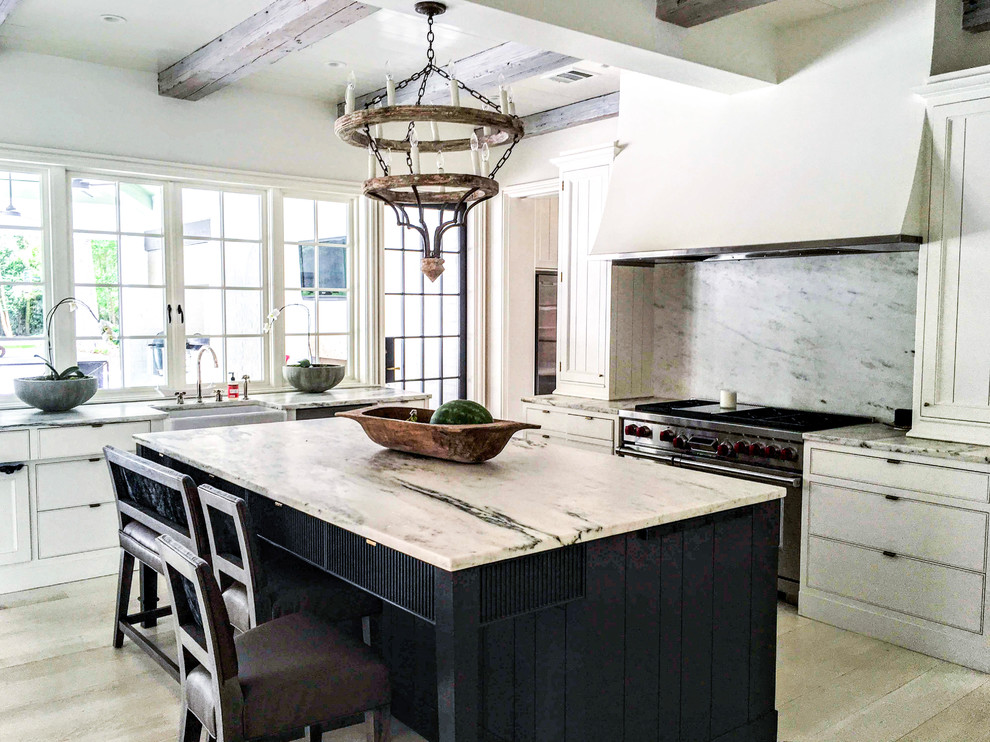 Transitional kitchen photo in New Orleans
