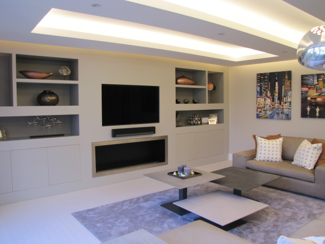 Surrey living room moderne-dagligstue