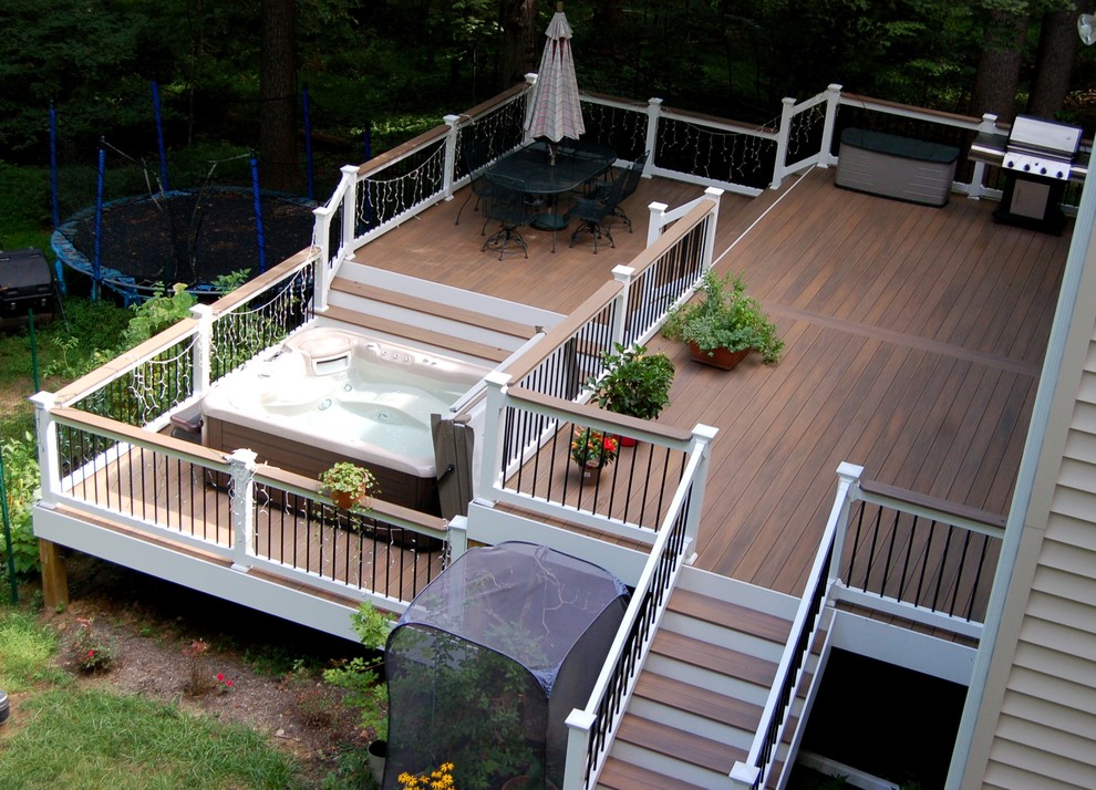 Large traditional backyard deck in Baltimore with no cover.