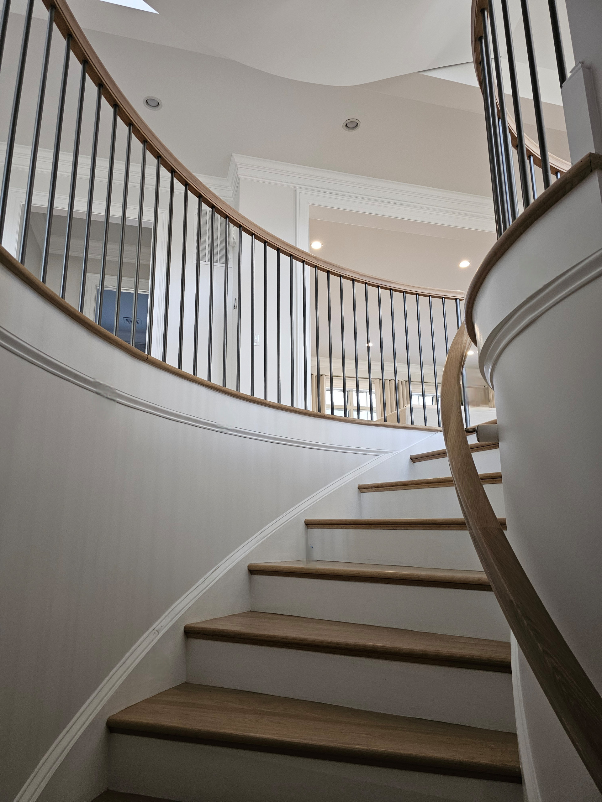 116_Elegant & Eye-catching Curved Staircase, Leesburg VA 20175