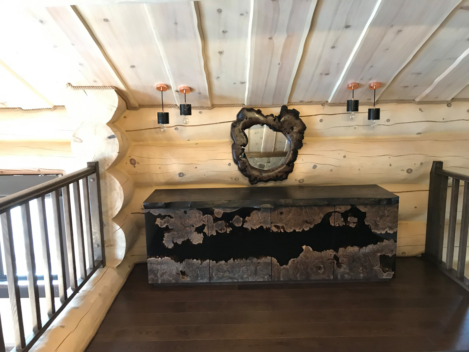 Комод из массива.