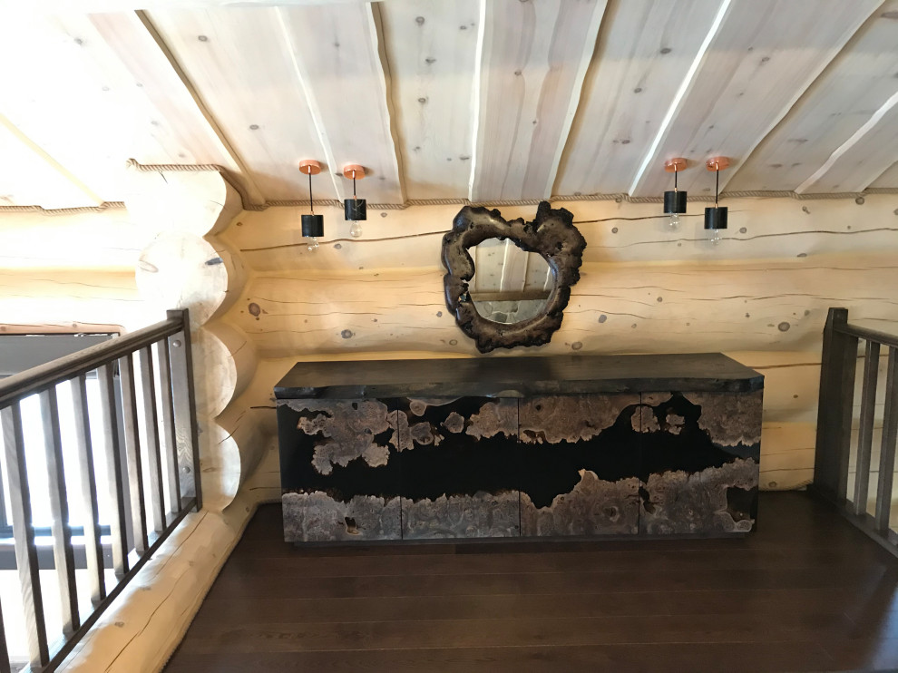 Комод из массива.