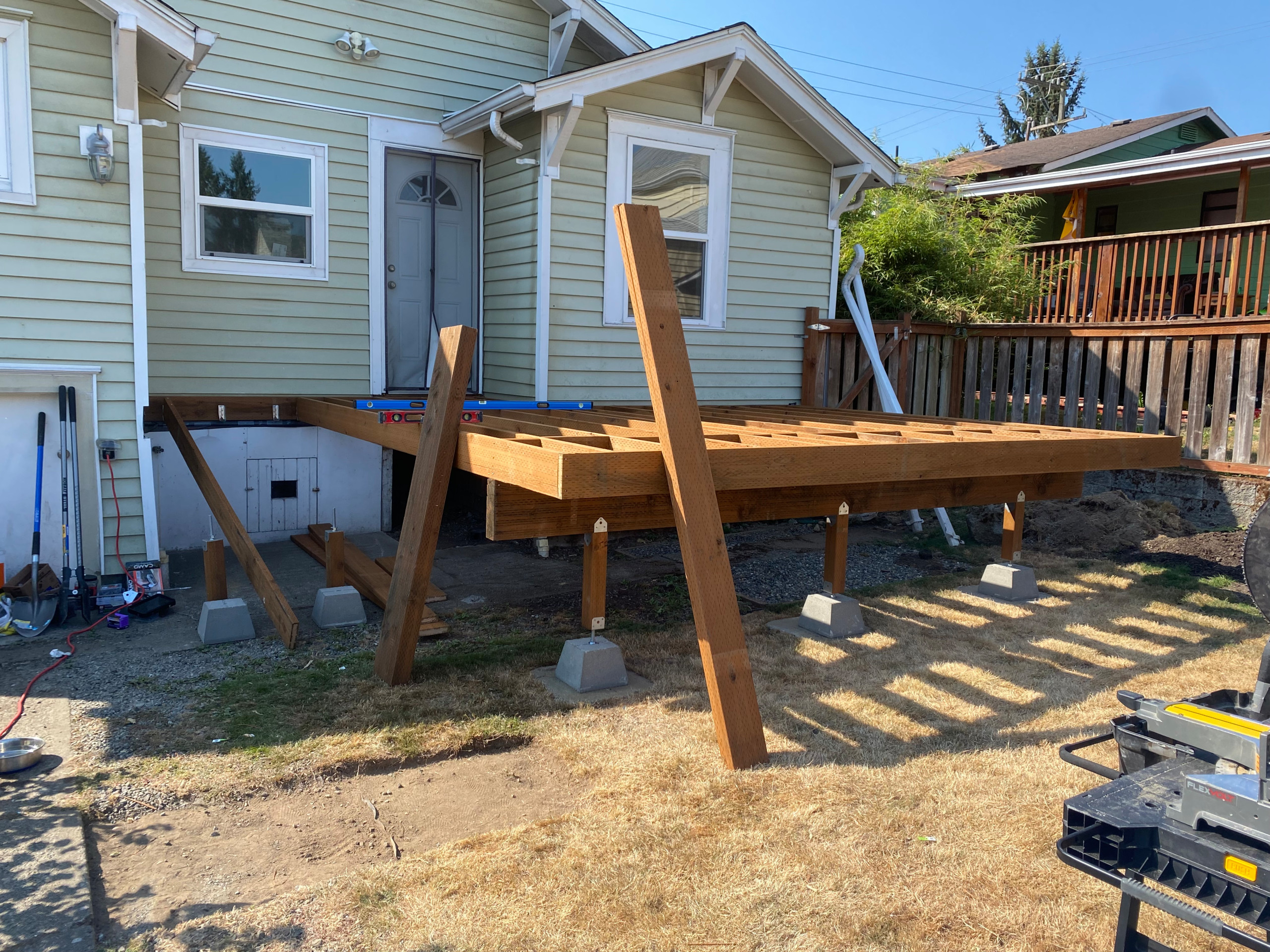 Composite Deck with Aluminum Railing