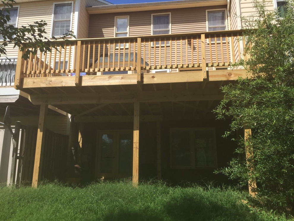 Inspiration for a transitional deck remodel in Orange County