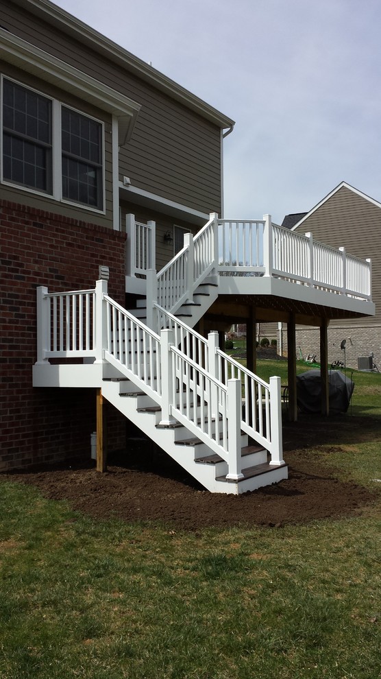 Deck - mid-sized traditional backyard deck idea