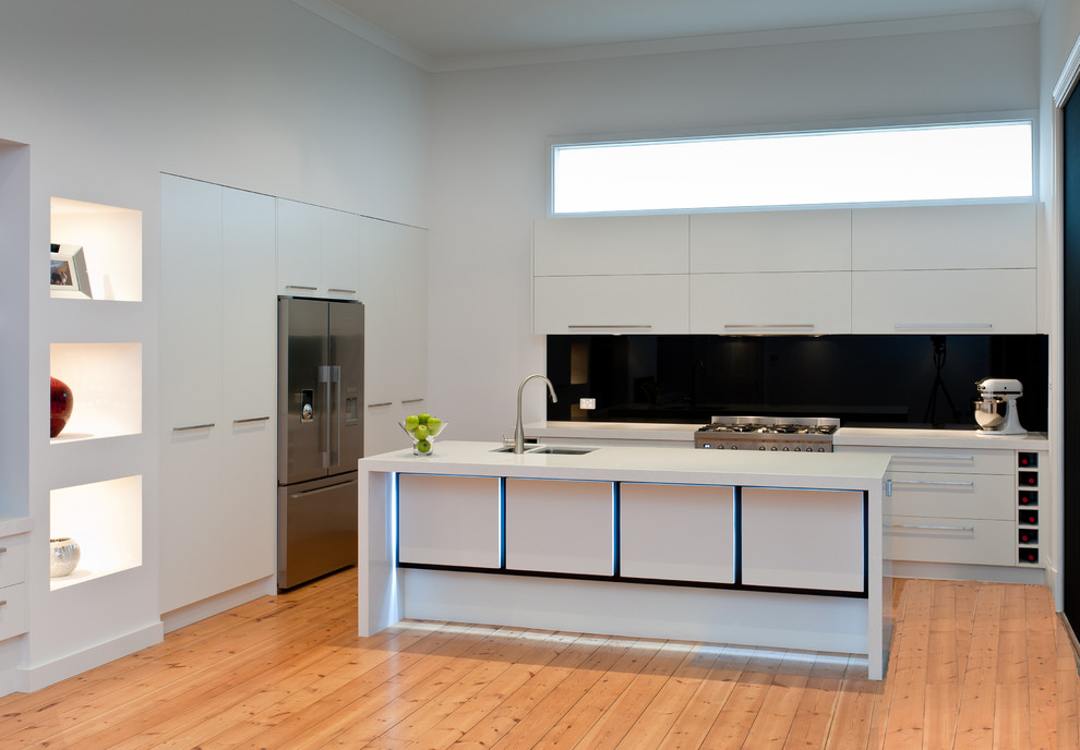 Inspiration for a modern kitchen in Adelaide.