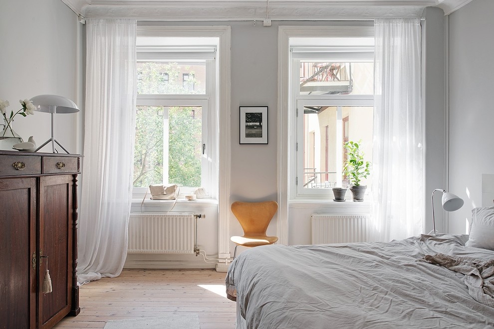 Design ideas for a scandinavian bedroom in Gothenburg.