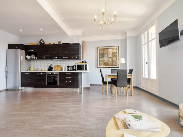 American kitchen with dining area modern-kitchen