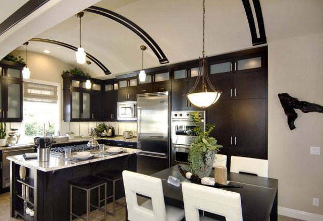 Transitional kitchen photo in Toronto