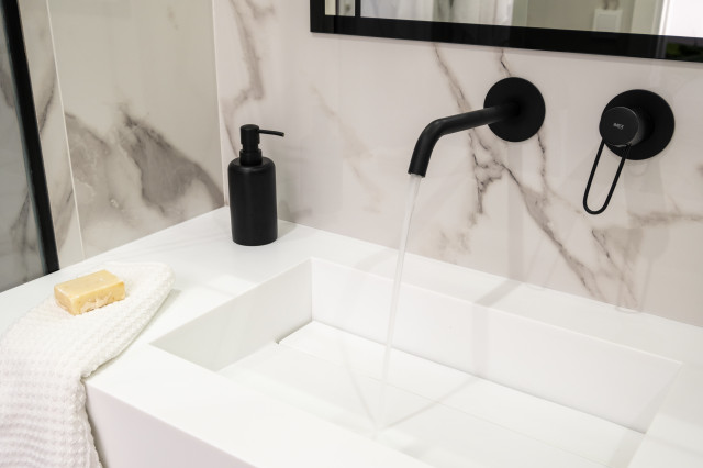 Hornos minimalistisch-badezimmer