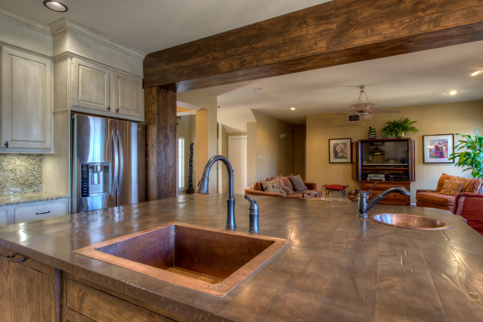 Example of a mid-sized mountain style l-shaped eat-in kitchen design in Austin with a single-bowl sink, wood countertops, stainless steel appliances and an island