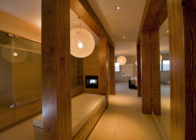 Master Closet modern-ankleidezimmer