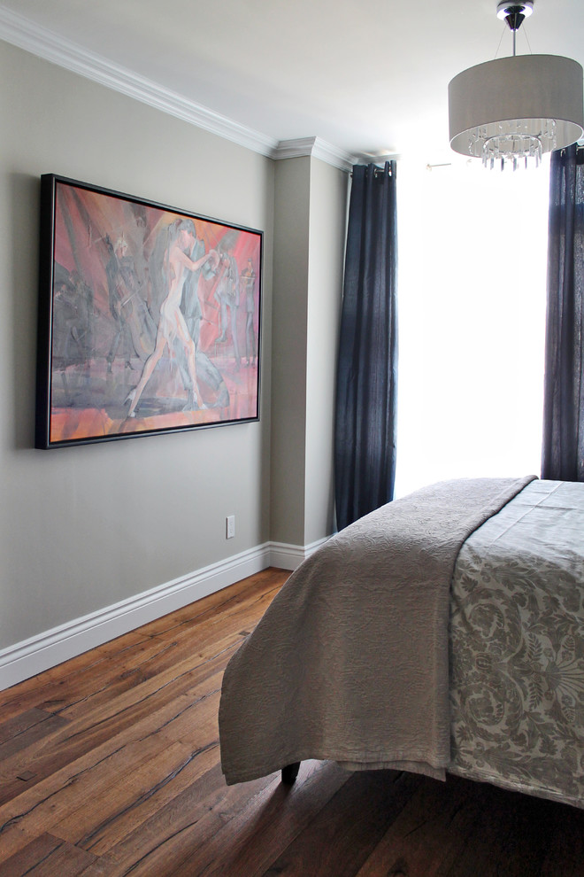 Bedroom - transitional bedroom idea in Montreal