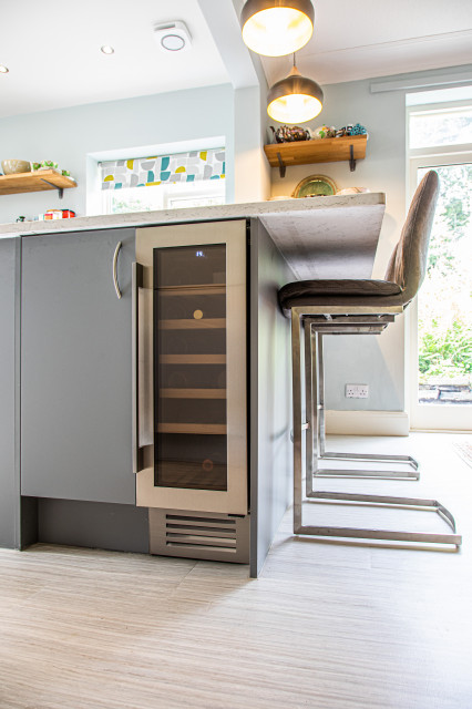 Kitchen-diner Blues contemporary-kitchen