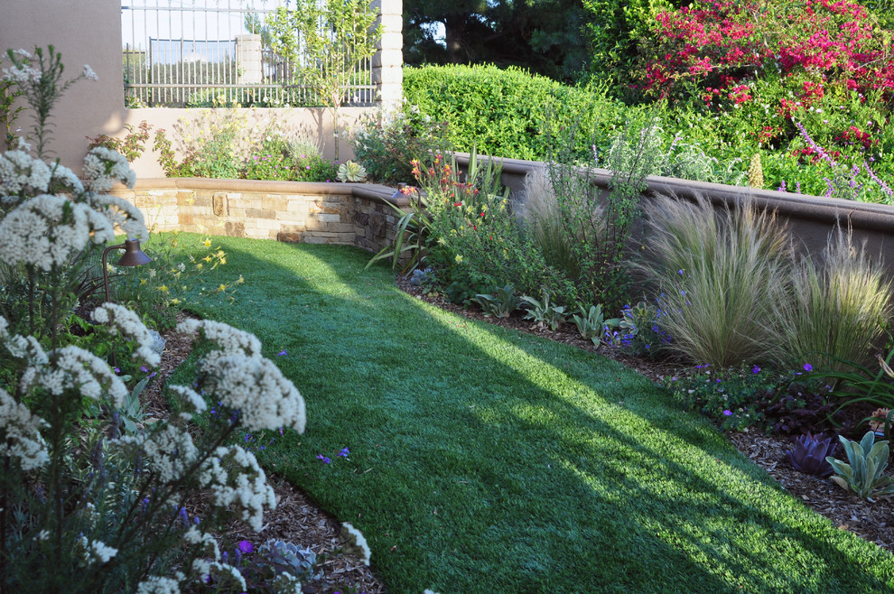 Inspiration for a mid-sized rustic full sun backyard stone landscaping in Orange County for spring.