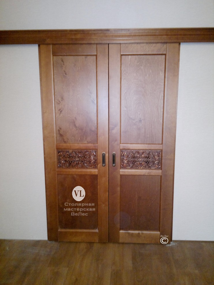 Деревянная дверь