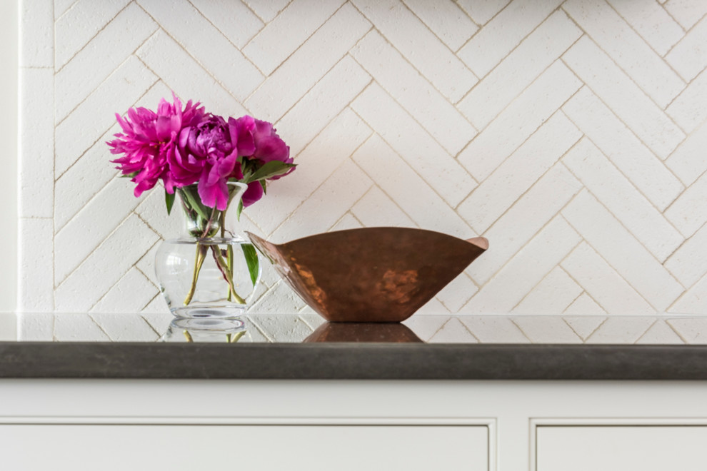 Example of a large transitional u-shaped dark wood floor and brown floor kitchen pantry design in Philadelphia with a farmhouse sink, shaker cabinets, white cabinets, quartz countertops, stainless steel appliances, an island, white backsplash and ceramic backsplash