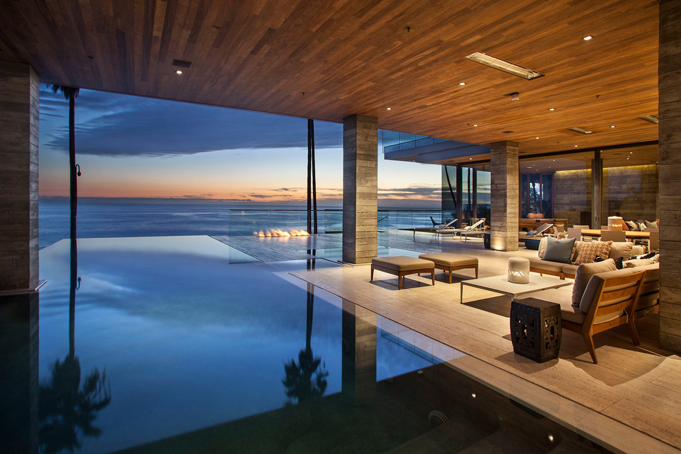 Photo of a contemporary infinity pool in Orange County.