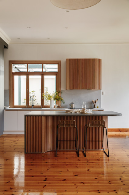 Curvaceous Midcentury Kitchen in Slatted Oak