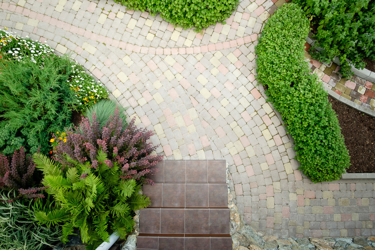 Сад с зеленой крышей