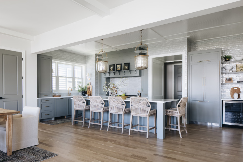 Kitchen - transitional kitchen idea in Chicago