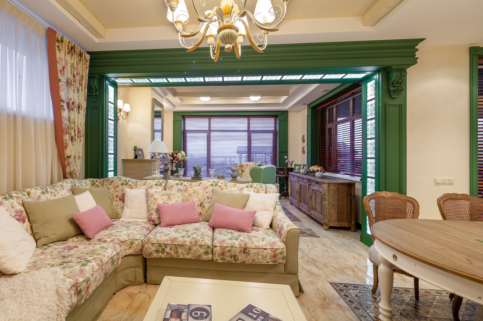 Двухэтажный дом с цокольным этажом и мансардой