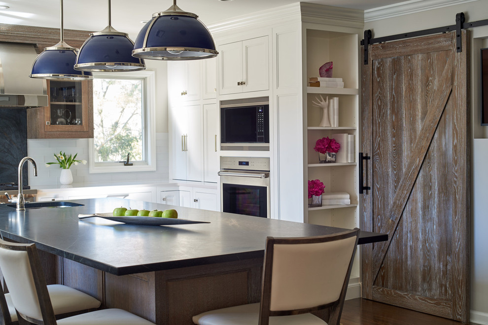Inspiration for a transitional home design remodel in New York