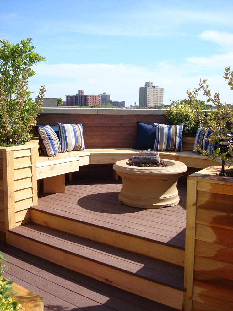 Inspiration for a traditional deck in Chicago.