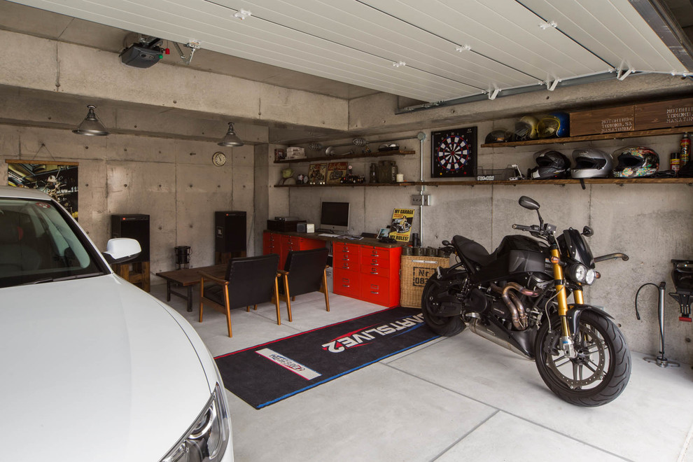 Design ideas for an industrial garage in Osaka.