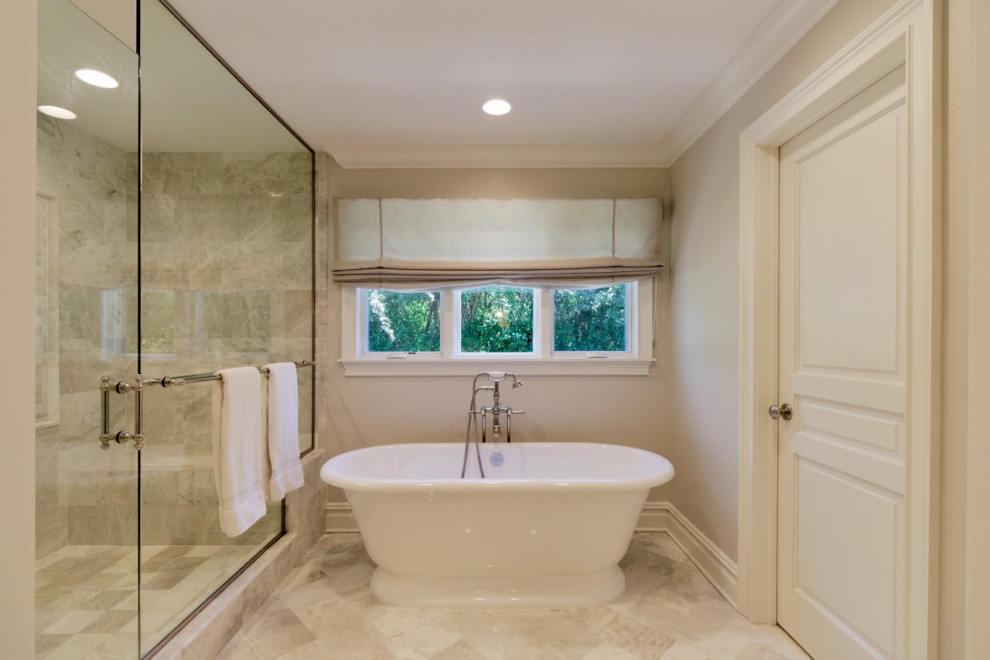 Inspiration for a transitional bathroom remodel in Chicago