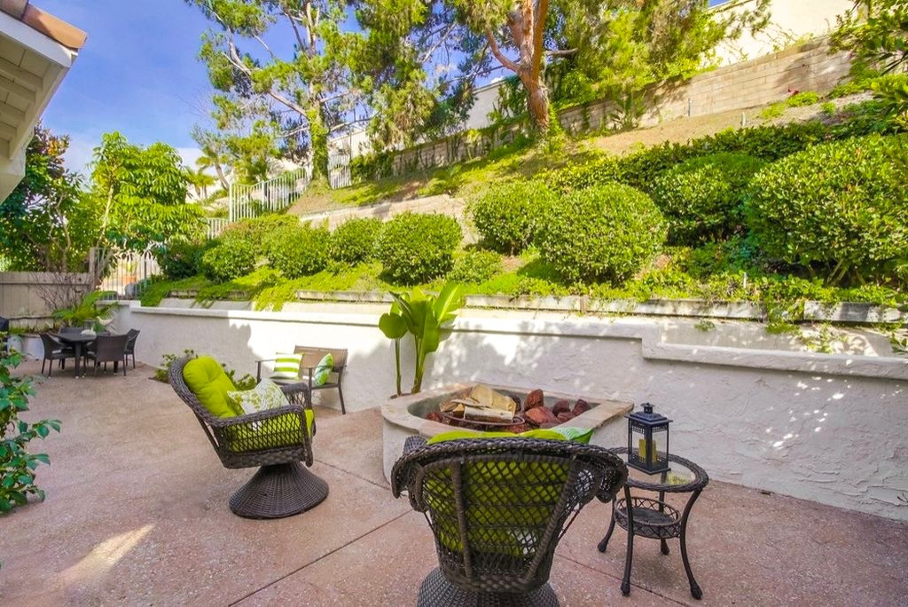 Carlsbad CA home staging - transitional beauty
