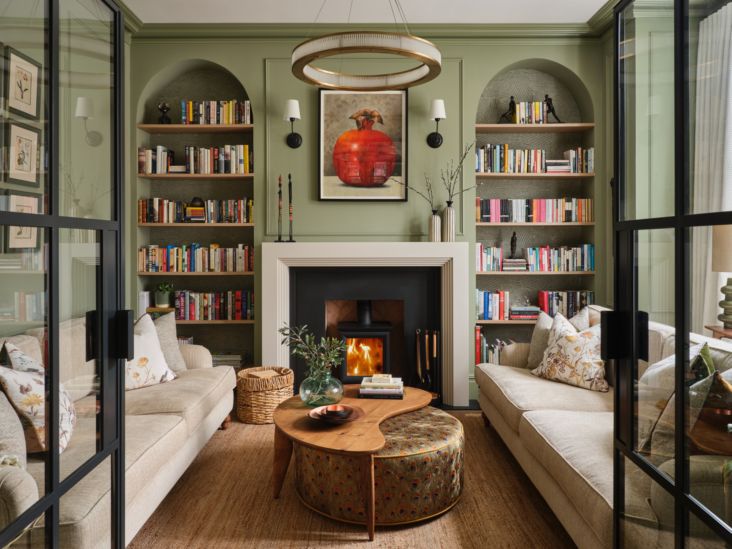 small-living-room-design-ideas-2022-with-fireplaces-utrecht