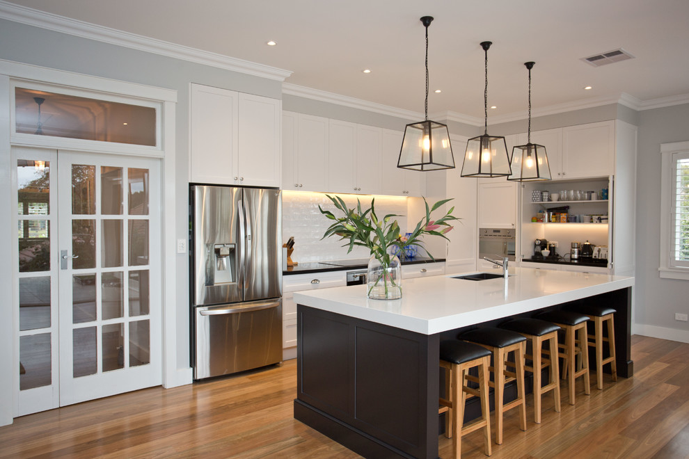 Photo of a contemporary kitchen in Sydney.