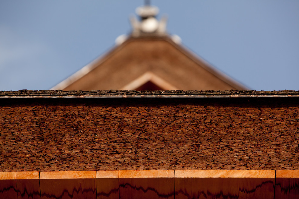 桧皮葺 Japanese Other By 桧皮葺の伝統技術を新しい建築に 有限会社ひわだや Hiwadaya Co Ltd Houzz