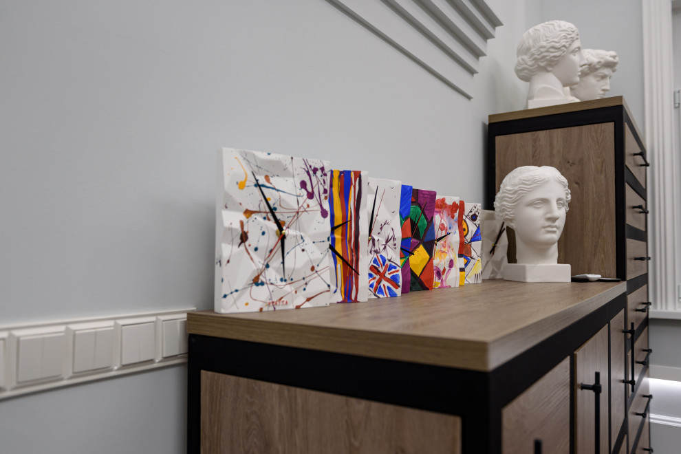 Шоу-рум гипсовой лепнины и светильников в Перми