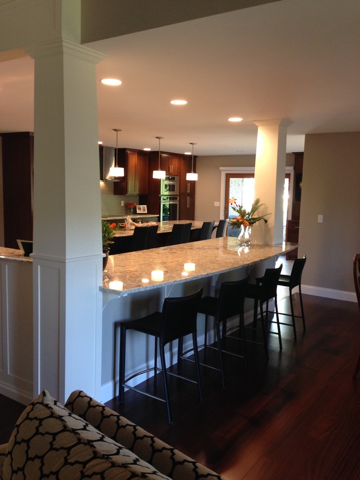 Kitchen - transitional kitchen idea in Chicago