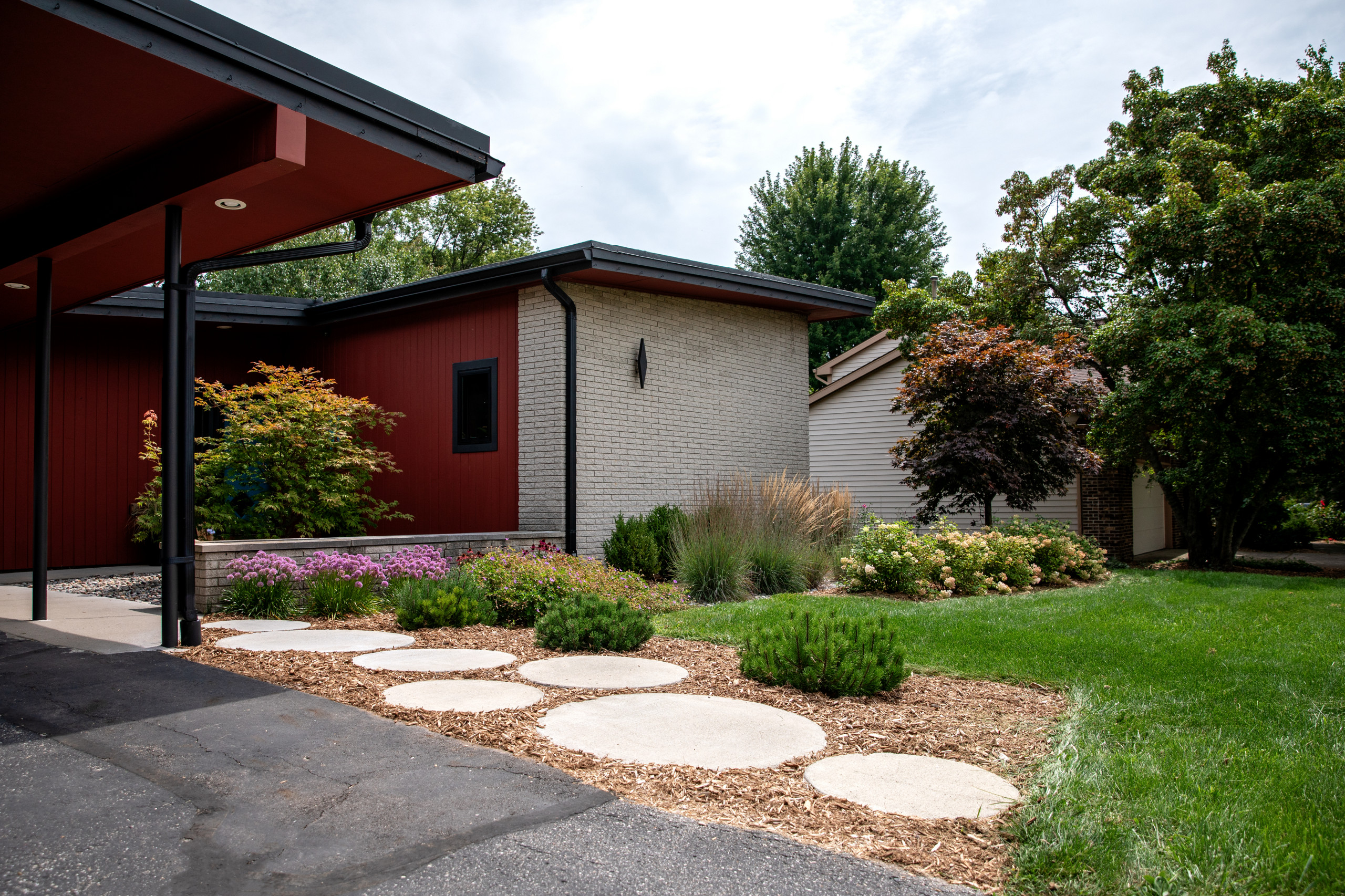 Mid-Century Modern Front Yard - East Lansing, MI